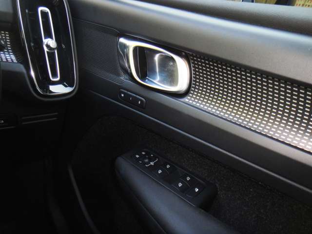 ボルボ ＸＣ４０ Ｔ４ ＡＷＤ Ｒデザイン ４ＷＤ R1年 (東北) 99