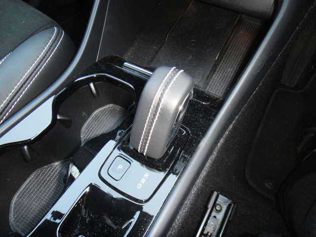 ボルボ ＸＣ４０ Ｔ４ ＡＷＤ Ｒデザイン ４ＷＤ R1年 (東北) 99