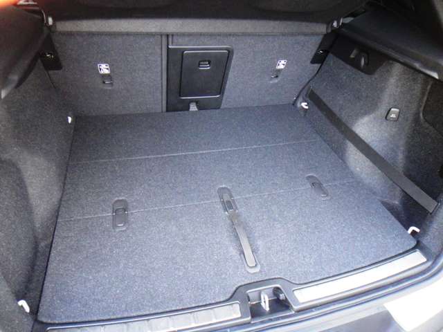 ボルボ ＸＣ４０ Ｔ４ ＡＷＤ Ｒデザイン ４ＷＤ R1年 (東北) 99