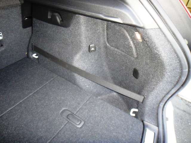 ボルボ ＸＣ４０ Ｔ４ ＡＷＤ Ｒデザイン ４ＷＤ R1年 (東北) 99