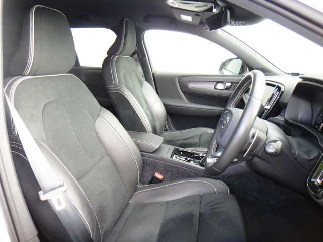 ボルボ ＸＣ４０ Ｔ４ ＡＷＤ Ｒデザイン ４ＷＤ R1年 (東北) 99