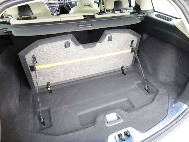 ボルボ Ｖ６０クロスカントリー Ｔ５ ＡＷＤ クラシック ４ＷＤ H30年 (東北) 99