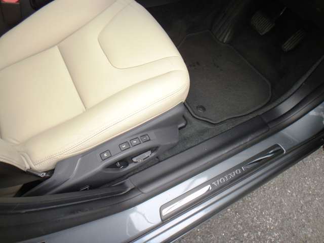 ボルボ Ｖ６０クロスカントリー Ｔ５ ＡＷＤ クラシック ４ＷＤ H30年 (東北) 99