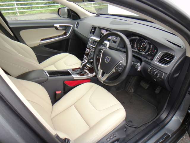 ボルボ Ｖ６０クロスカントリー Ｔ５ ＡＷＤ クラシック ４ＷＤ H30年 (東北) 99