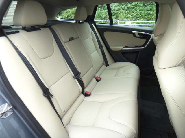 ボルボ Ｖ６０クロスカントリー Ｔ５ ＡＷＤ クラシック ４ＷＤ H30年 (東北) 99