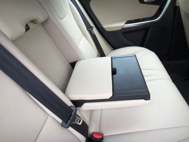 ボルボ Ｖ６０クロスカントリー Ｔ５ ＡＷＤ クラシック ４ＷＤ H30年 (東北) 99