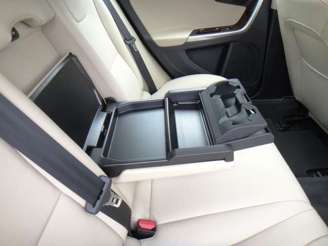 ボルボ Ｖ６０クロスカントリー Ｔ５ ＡＷＤ クラシック ４ＷＤ H30年 (東北) 99