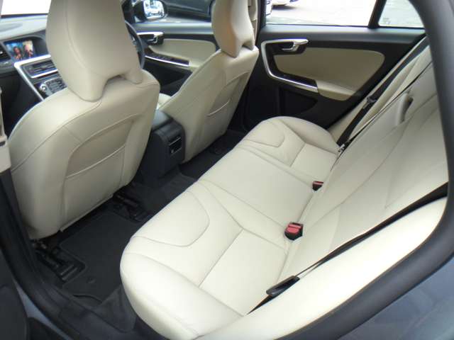 ボルボ Ｖ６０クロスカントリー Ｔ５ ＡＷＤ クラシック ４ＷＤ H30年 (東北) 99