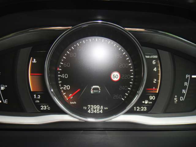 ボルボ Ｖ６０クロスカントリー Ｔ５ ＡＷＤ クラシック ４ＷＤ H30年 (東北) 99