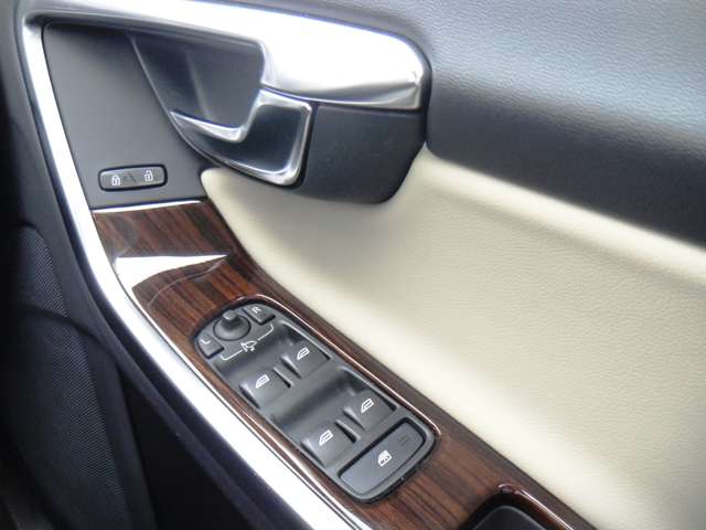 ボルボ Ｖ６０クロスカントリー Ｔ５ ＡＷＤ クラシック ４ＷＤ H30年 (東北) 99