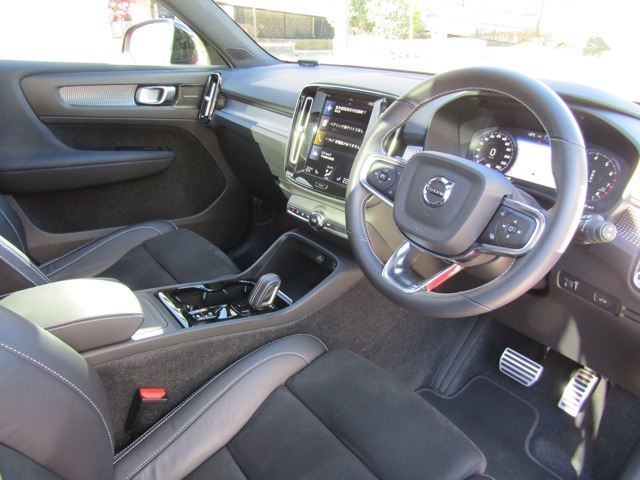 ボルボ ＸＣ４０ Ｂ４ ＡＷＤ Ｒデザイン ４ＷＤ R3年 (関東) 99