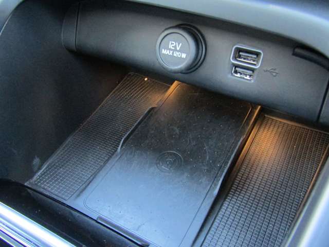 ボルボ ＸＣ４０ Ｂ４ ＡＷＤ Ｒデザイン ４ＷＤ R3年 (関東) 99