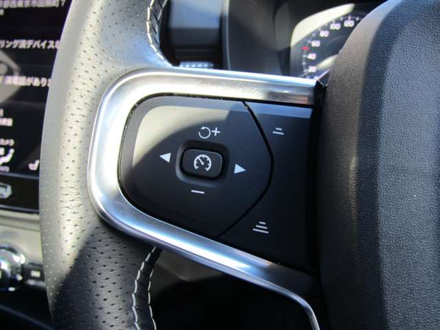 ボルボ ＸＣ４０ Ｂ４ ＡＷＤ Ｒデザイン ４ＷＤ R3年 (関東) 99