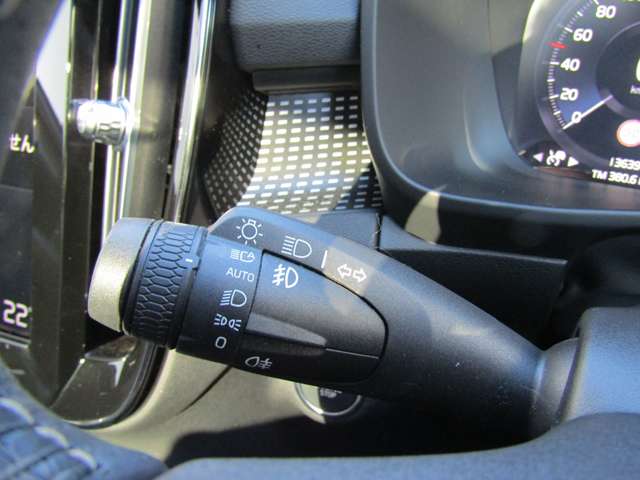 ボルボ ＸＣ４０ Ｂ４ ＡＷＤ Ｒデザイン ４ＷＤ R3年 (関東) 99