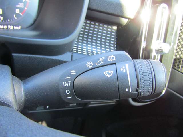 ボルボ ＸＣ４０ Ｂ４ ＡＷＤ Ｒデザイン ４ＷＤ R3年 (関東) 99