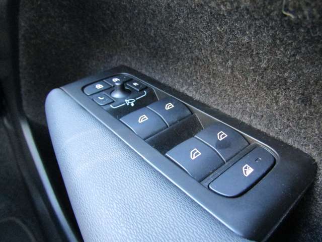 ボルボ ＸＣ４０ Ｂ４ ＡＷＤ Ｒデザイン ４ＷＤ R3年 (関東) 99