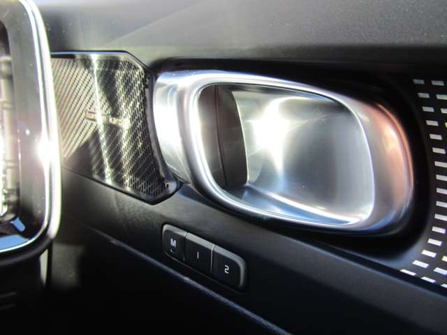 ボルボ ＸＣ４０ Ｂ４ ＡＷＤ Ｒデザイン ４ＷＤ R3年 (関東) 99