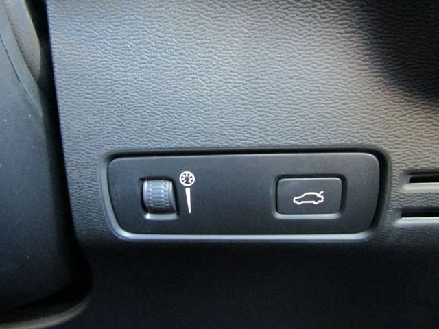 ボルボ ＸＣ４０ Ｂ４ ＡＷＤ Ｒデザイン ４ＷＤ R3年 (関東) 99