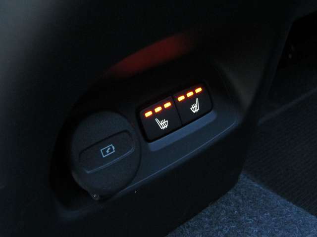 ボルボ ＸＣ４０ Ｂ４ ＡＷＤ Ｒデザイン ４ＷＤ R3年 (関東) 99