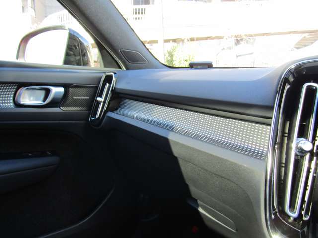 ボルボ ＸＣ４０ Ｂ４ ＡＷＤ Ｒデザイン ４ＷＤ R3年 (関東) 99