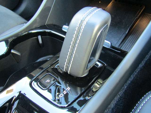 ボルボ ＸＣ４０ Ｂ４ ＡＷＤ Ｒデザイン ４ＷＤ R3年 (関東) 99