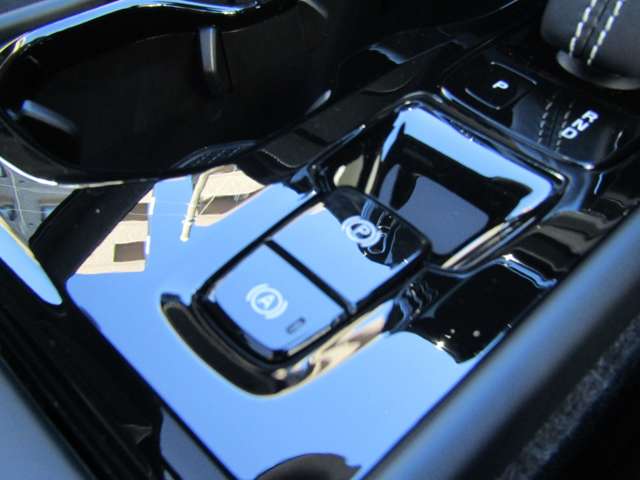 ボルボ ＸＣ４０ Ｂ４ ＡＷＤ Ｒデザイン ４ＷＤ R3年 (関東) 99