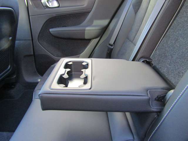 ボルボ ＸＣ４０ Ｂ４ ＡＷＤ Ｒデザイン ４ＷＤ R3年 (関東) 99