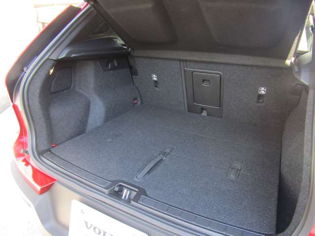 ボルボ ＸＣ４０ Ｂ４ ＡＷＤ Ｒデザイン ４ＷＤ R3年 (関東) 99