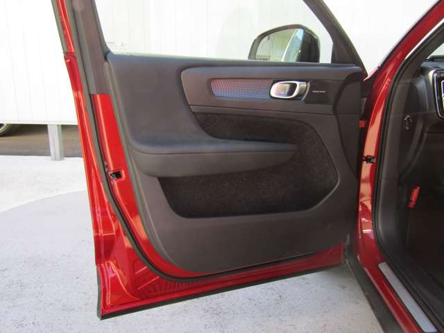 ボルボ ＸＣ４０ Ｂ４ ＡＷＤ Ｒデザイン ４ＷＤ R3年 (関東) 99