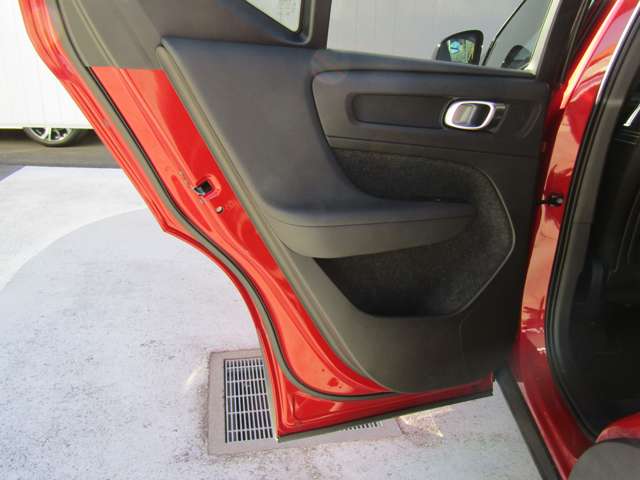 ボルボ ＸＣ４０ Ｂ４ ＡＷＤ Ｒデザイン ４ＷＤ R3年 (関東) 99