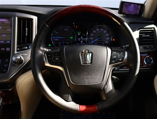 トヨタ クラウンマジェスタ　ハイブリッド ３．５ Ｆバージョン H25年 (関東) 99