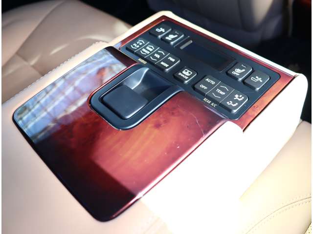 トヨタ クラウンマジェスタ　ハイブリッド ３．５ Ｆバージョン H25年 (関東) 99