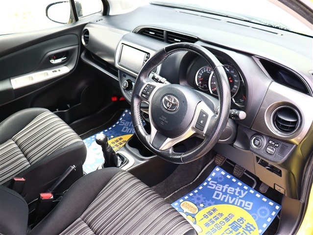 トヨタ ヴィッツ １．５ ＲＳ H27年 (関東) 99