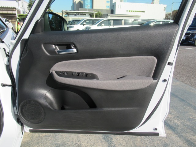 ホンダ フィット　ハイブリッド １．５ Ｅ：ＨＥＶ ネス R2年 (関東) 99