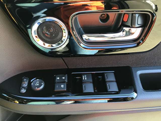 ホンダ Ｎ　ＢＯＸ カスタム ６６０ Ｌ ターボ R5年 (近畿) 99