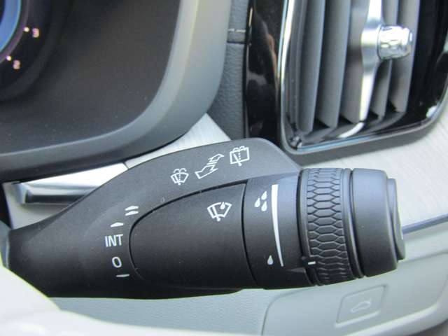 ボルボ ＸＣ６０ アルティメット Ｂ５ ＡＷＤ ４ＷＤ R5年 (関東) 99