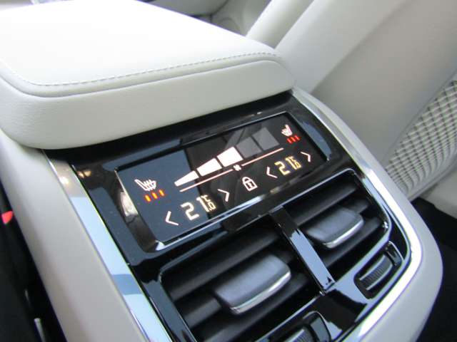 ボルボ ＸＣ６０ アルティメット Ｂ５ ＡＷＤ ４ＷＤ R5年 (関東) 99