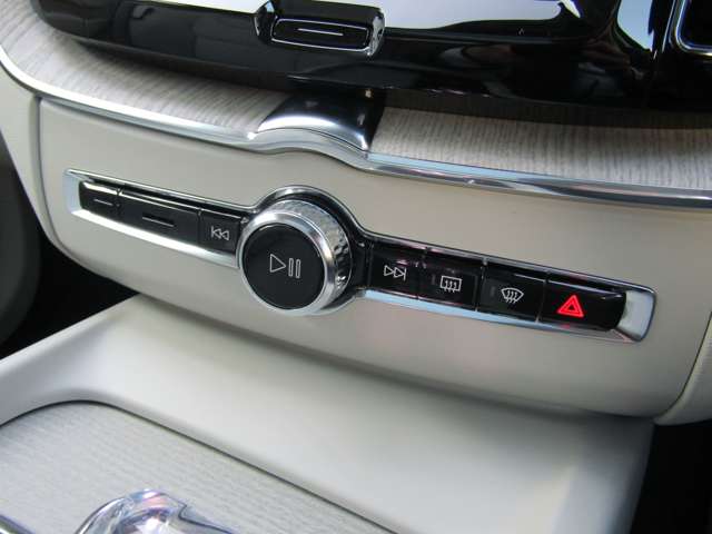 ボルボ ＸＣ６０ アルティメット Ｂ５ ＡＷＤ ４ＷＤ R5年 (関東) 99