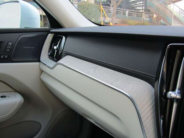 ボルボ ＸＣ６０ アルティメット Ｂ５ ＡＷＤ ４ＷＤ R5年 (関東) 99