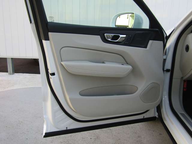 ボルボ ＸＣ６０ アルティメット Ｂ５ ＡＷＤ ４ＷＤ R5年 (関東) 99