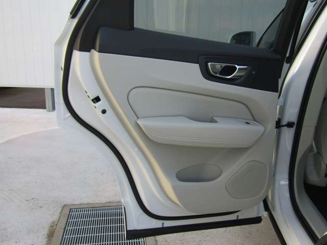 ボルボ ＸＣ６０ アルティメット Ｂ５ ＡＷＤ ４ＷＤ R5年 (関東) 99