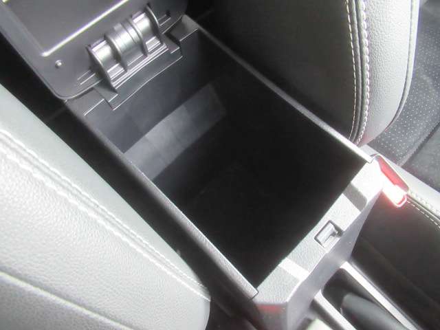 トヨタ カローラフィールダー １．５Ｇ　エアロツアラー　Ｗ×Ｂ H26年 (関東) 99