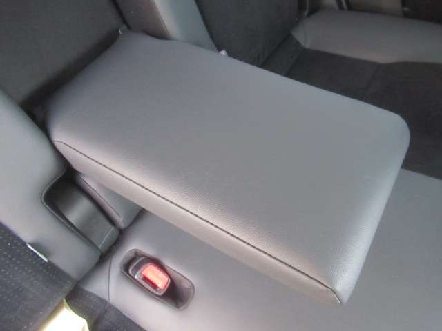 トヨタ カローラフィールダー １．５Ｇ　エアロツアラー　Ｗ×Ｂ H26年 (関東) 99