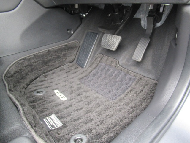 ホンダ フィット　ハイブリッド １．５ Ｅ：ＨＥＶ リュクス ４ＷＤ R2年 (関東) 99