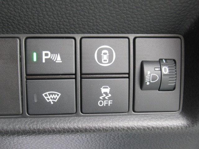 ホンダ フィット　ハイブリッド １．５ Ｅ：ＨＥＶ リュクス ４ＷＤ R2年 (関東) 99