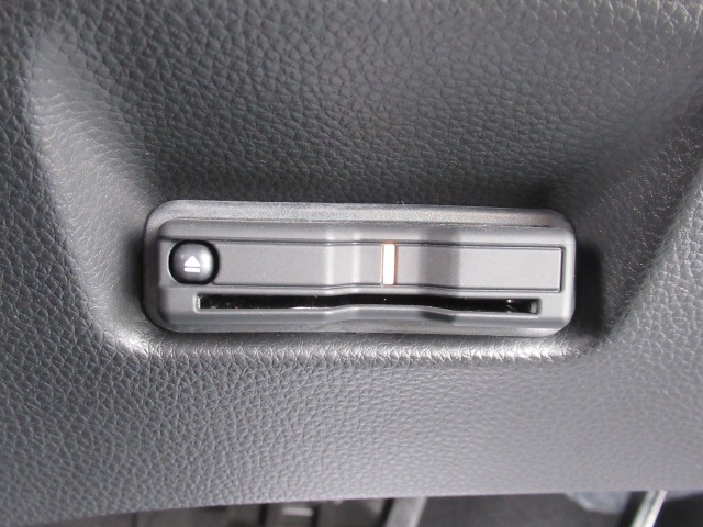 ホンダ フィット　ハイブリッド １．５ Ｅ：ＨＥＶ リュクス ４ＷＤ R2年 (関東) 99