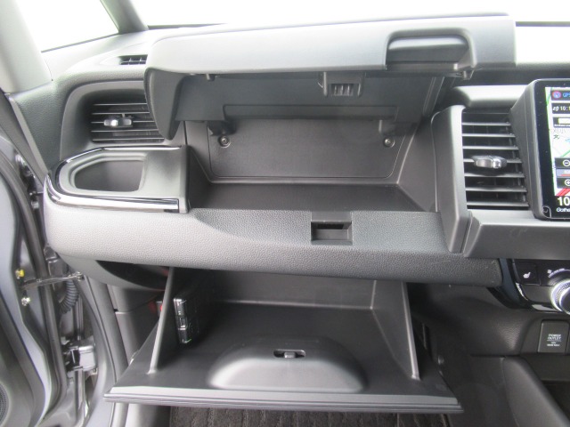 ホンダ フィット　ハイブリッド １．５ Ｅ：ＨＥＶ リュクス ４ＷＤ R2年 (関東) 99