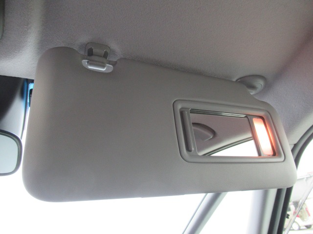 ホンダ フィット　ハイブリッド １．５ Ｅ：ＨＥＶ リュクス ４ＷＤ R2年 (関東) 99