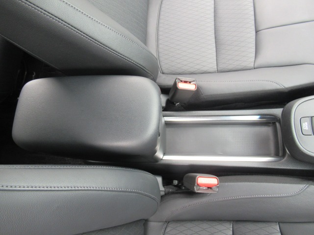 ホンダ フィット　ハイブリッド １．５ Ｅ：ＨＥＶ リュクス ４ＷＤ R2年 (関東) 99