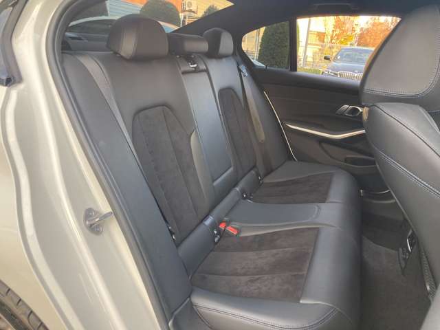 ＢＭＷ ３シリーズ ３２０Ｄ Ｘドライブ Ｍスポーツ ディーゼルターボ ４ＷＤ R1年 (近畿) 99